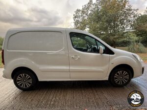 WhatsApp Image 2025-11-21 at 15.47